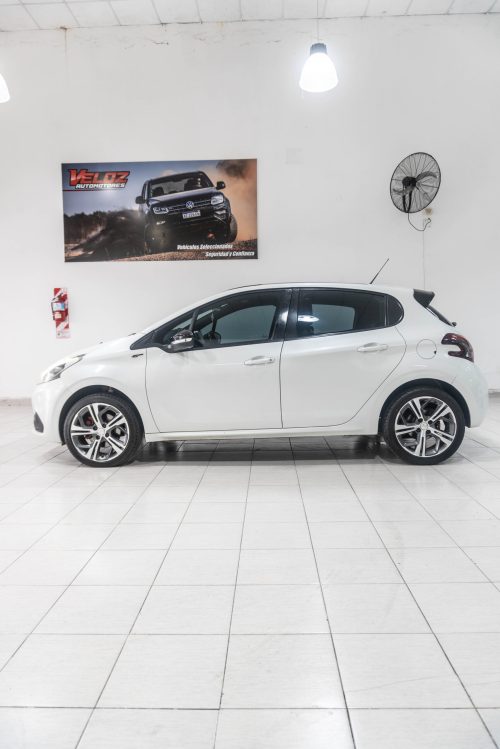 Peugeot 208 GT (37)